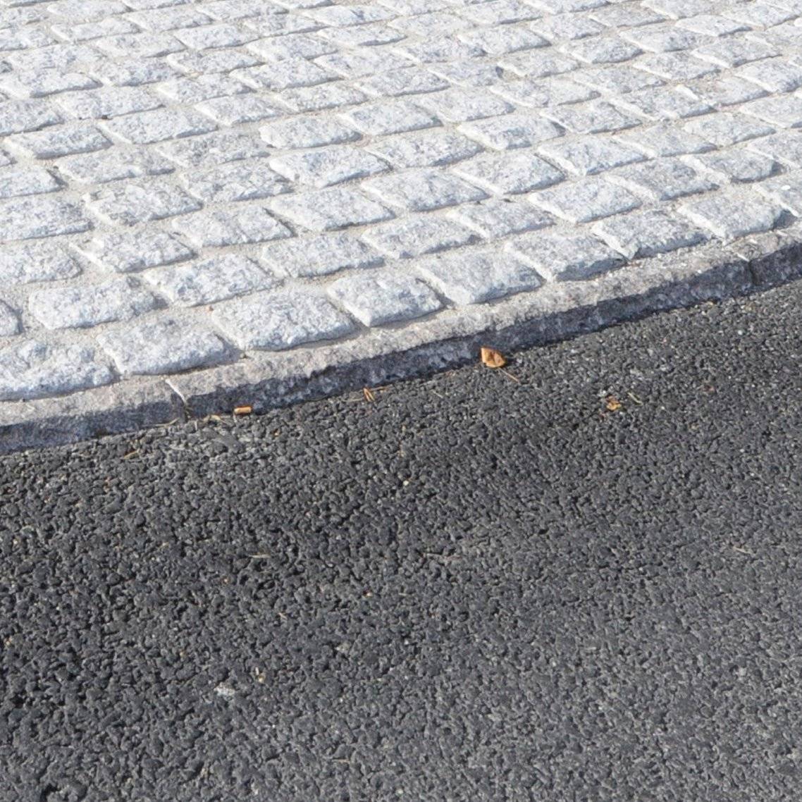 Granitkantsten Bergama RF4 Grå