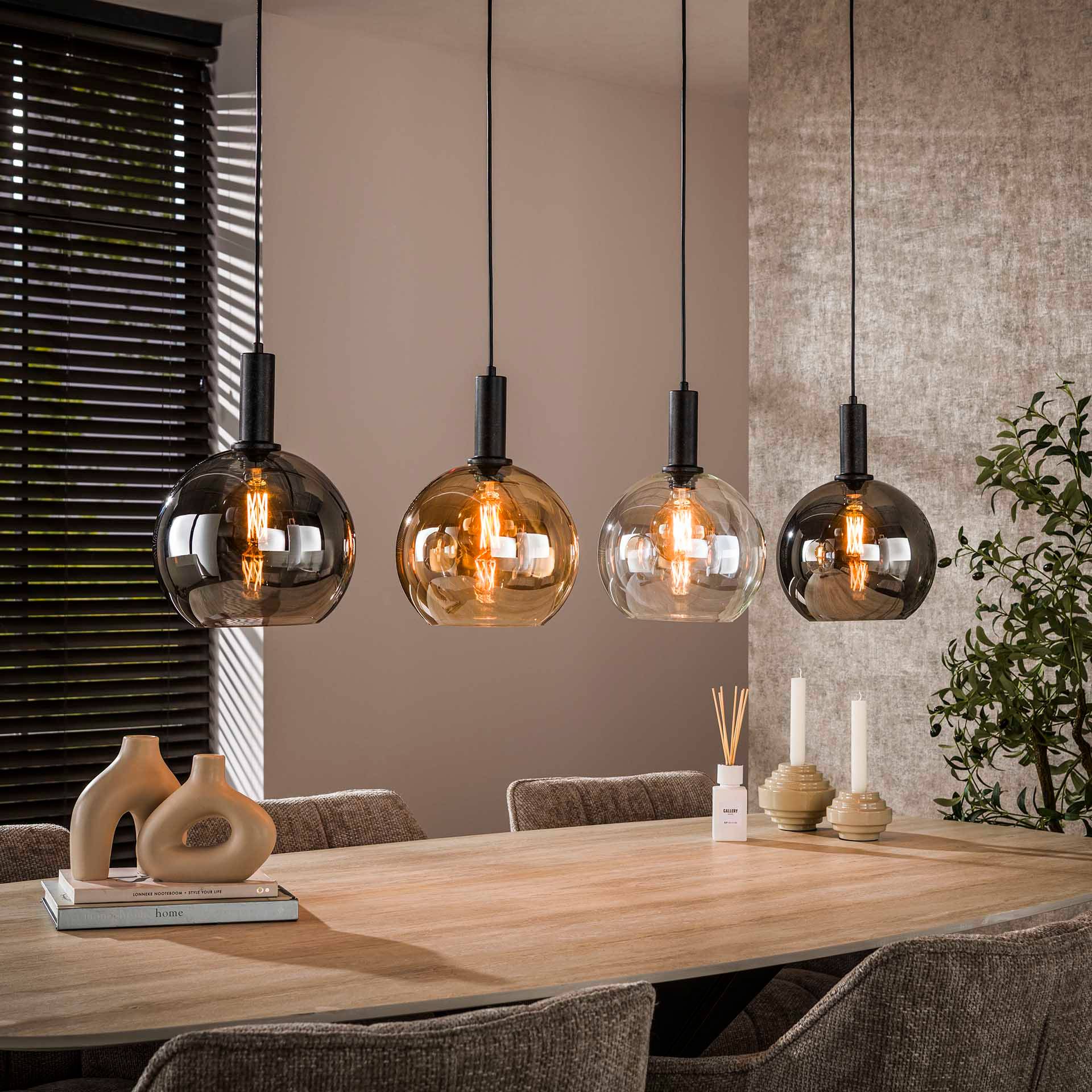 Maxus - Loftlampe med fire glaskupler Levering med pære(r)