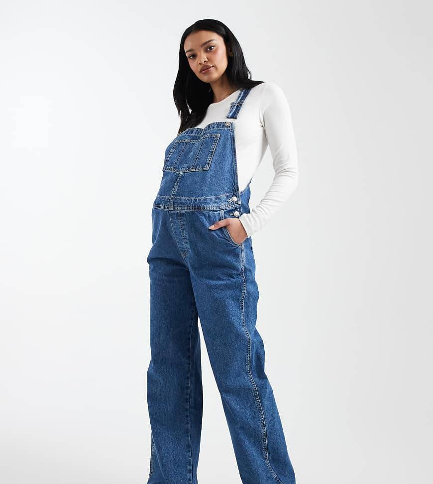 ASOS DESIGN Maternity – Mellanblå hängselbyxor i denim