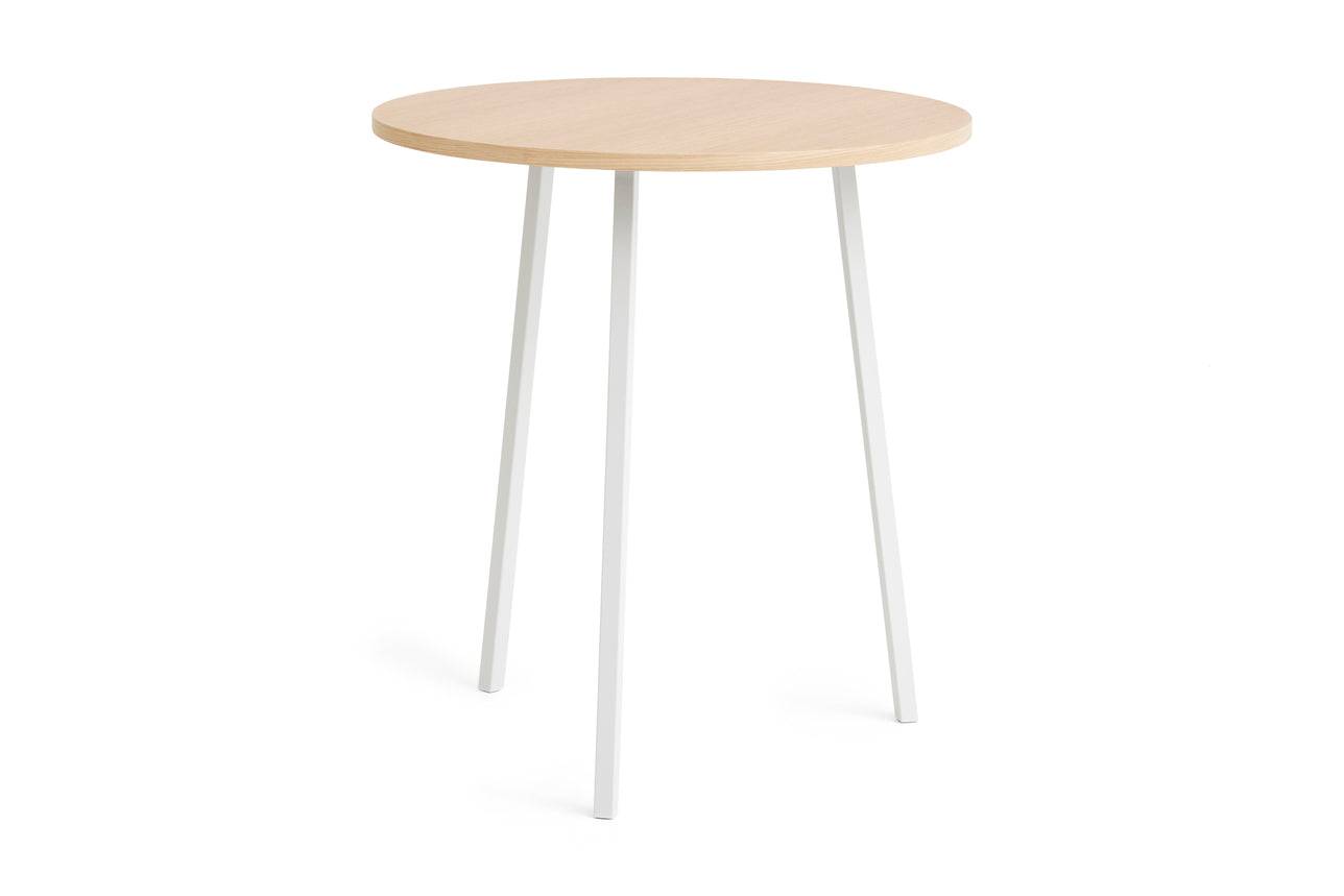 Loop Stand Round High Table, Ø90 fra Hay Lakeret eg / White - Jacobsen Plus
