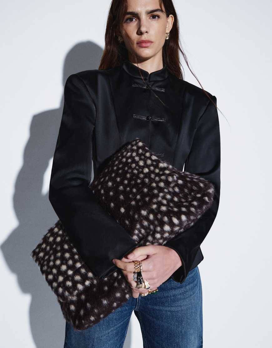 ASOS DESIGN clutch i imiteret pels med hjortemotiv-Multi - No Size