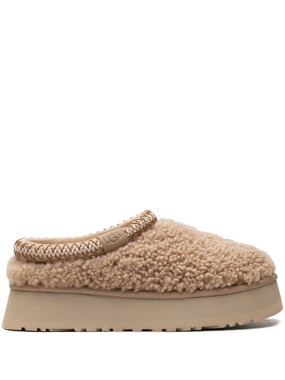 UGG - Tazz Maxi Curly Sand tofflor - dam - rayon/återvunnen polyester/TENCEL™ Lyocell (LENZING)/fårskinn/polyetylenvinylacetat (peva)/återvunnen ...