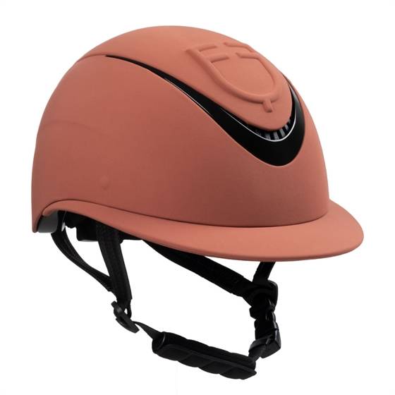 Equestro Ridehjelm Unisex embossed logo.