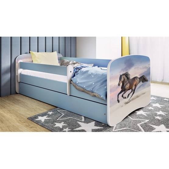 Kocot Kids Barnsäng - Babydreams Blå Med Madrass - Galloperande Hästar 140x70 Cm