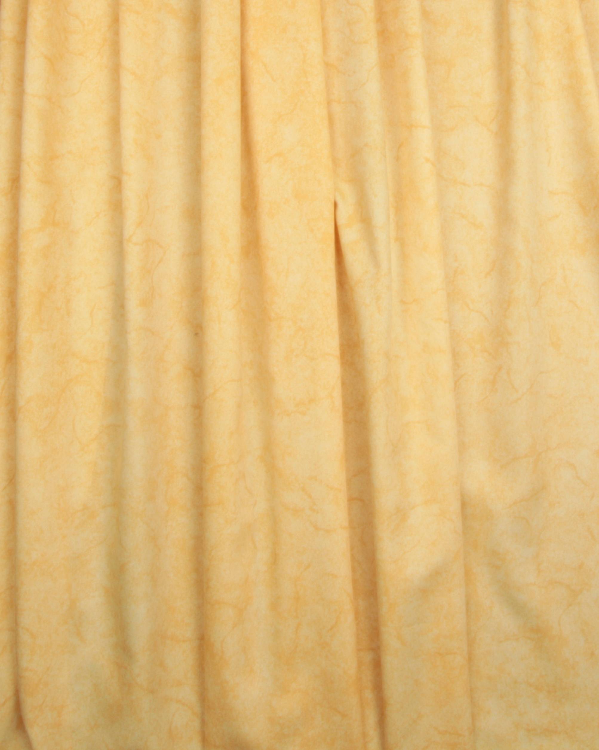 Gul med svampetryk - 35% Bomuld, 65% Polyester