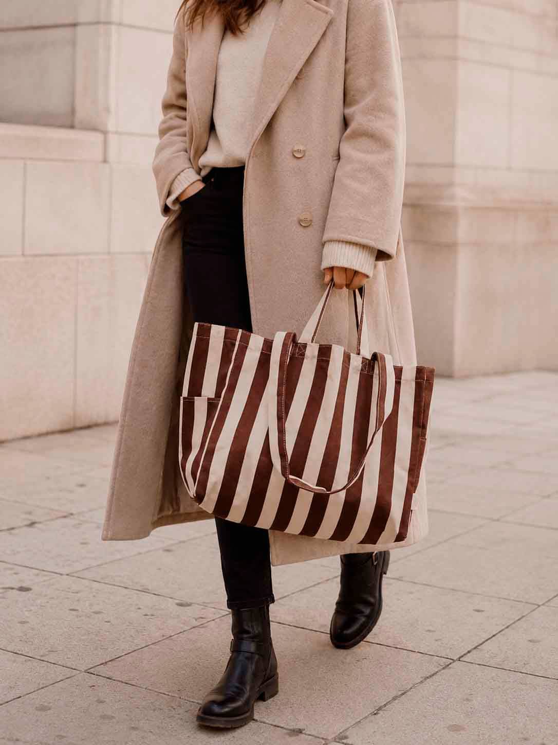 Canvas "Totebag" (35 x 28 cm) - Creme med brune striber - OMOM.