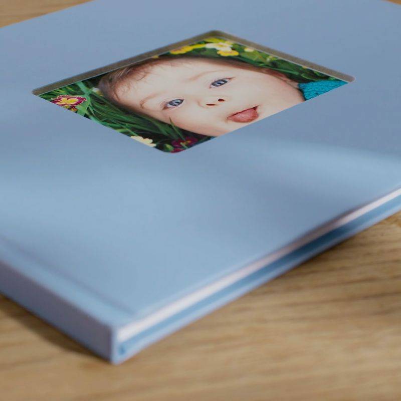 Klassisk fotobok med fönster i omslaget