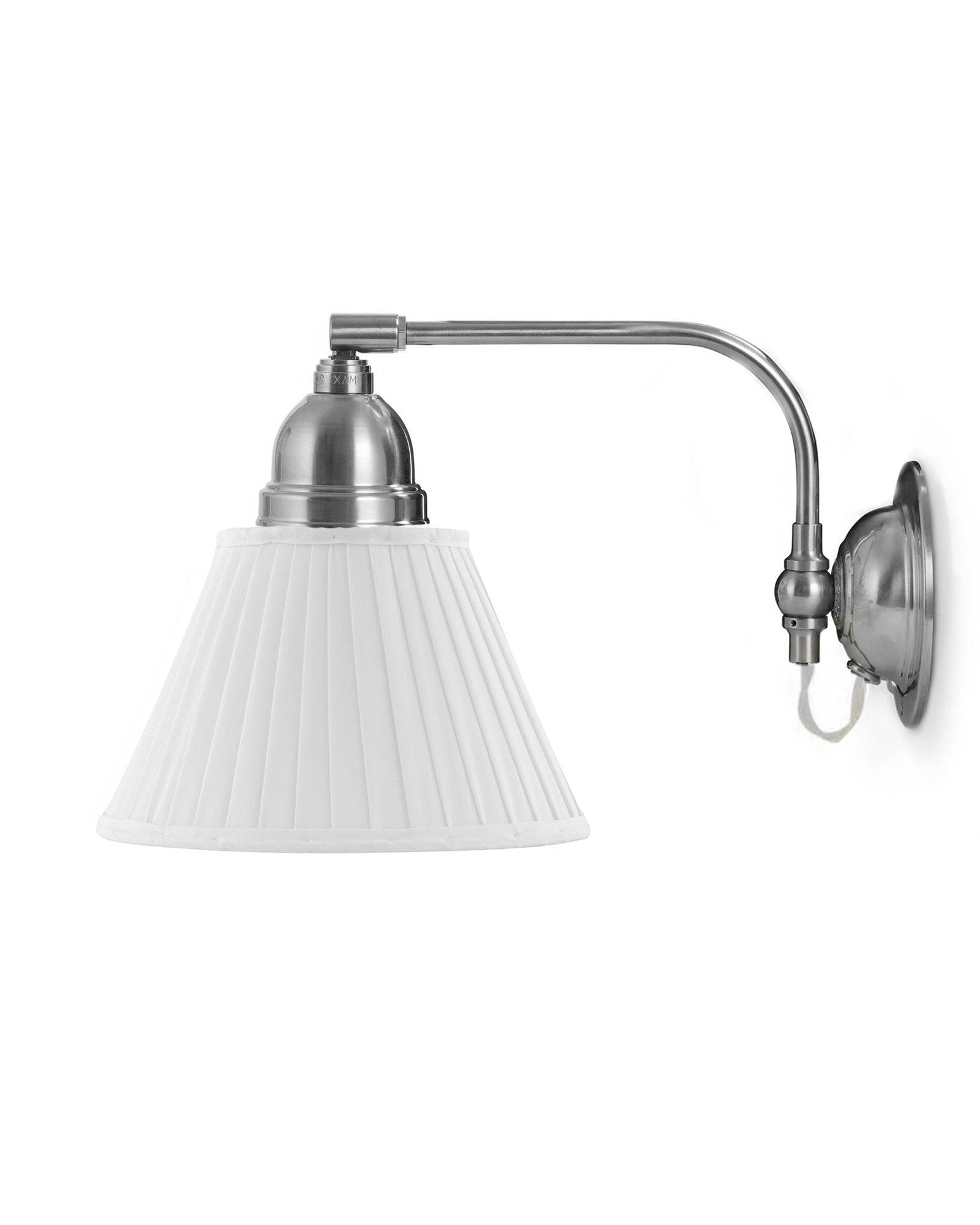 Vägglampa - Gripenberg nickel, vit tygskärm, vit