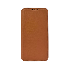 LindeCovers iPhone 11 - Ægte Læder Flip Cover Brown Ægte læder: Tilføjer naturlig elegance, ekstra holdbarhed og giver coveret en luksuriøs følelse. Skræddersyet pasform: Designet tiliPhone 11 med præcis pasform. Opbevaring af kort: Klappen på forsiden tilbyder plads til 2 kort. Magnetisk lukning:Coveret holdes lukket af en magnet.
