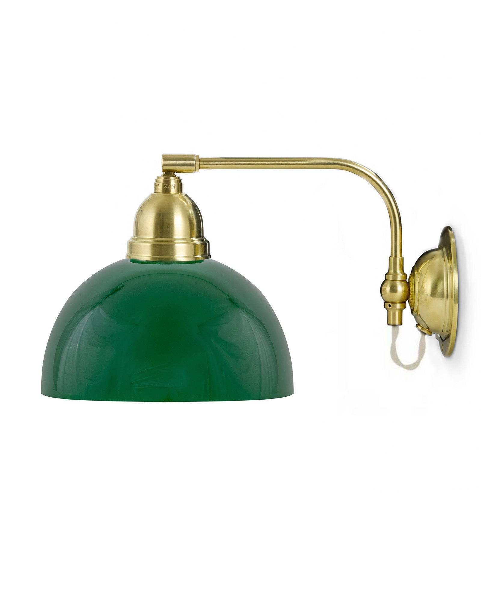 Vägglampa - Gripenberg mässing, grön halvsfär, vit