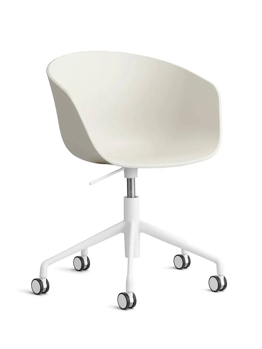 About a Chair AAC52 fra Hay Melange Cream / Hvid pulverlakeret aluminium - Jacobsen Plus