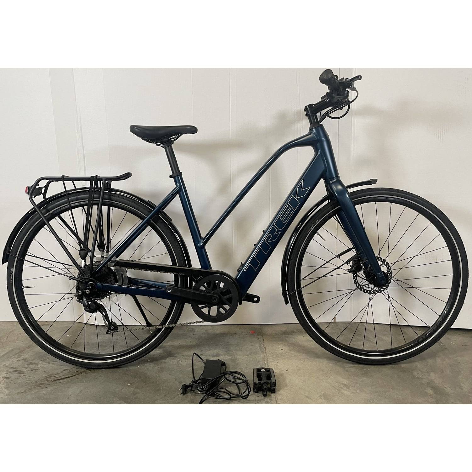 Trek FX+ 2 Stagger Satin Mulsanne Blue L  Blå Recycle - Elcykel-Recycle - Hybrid Elcykel-RecycleRecycle   Elcykel Recycle   Hybrid Elcykel Recycle