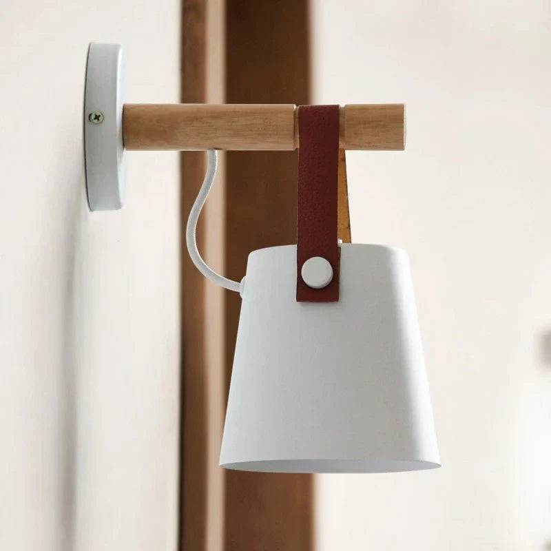 NordicGlow Ljus - Trä LED Vägglampa med Läderdetaljer - Vit / Utan lampa