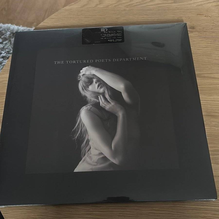 Taylor Swift – The Tortured Poets Department – The Black Dog Edition