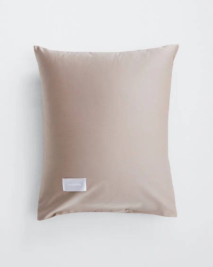 Pure Sateen Pillow Cover 50x70 cm fra Magniberg Clay - Jacobsen Plus