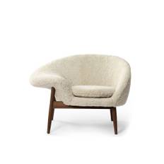 Warm Nordic - Fried Egg Chair / Smoked Oak - Lænestol - Sheepskin (Moonlight) - L99 x W68 x H68 cm