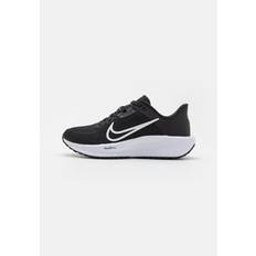 Nike Performance QUEST 6 - Väglöparskor
