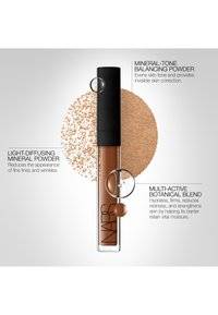 RADIANT CREAMY CONCEALER - Concealer - crème brulee