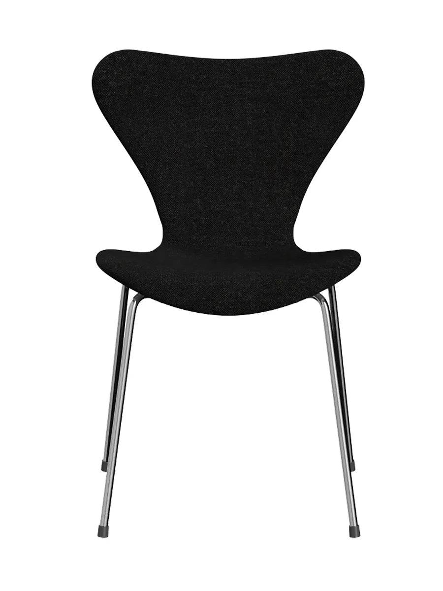 3107 Serie 7, fuldpolstret af Arne Jacobsen Hallingdal / 180 Charcoal - Jacobsen Plus