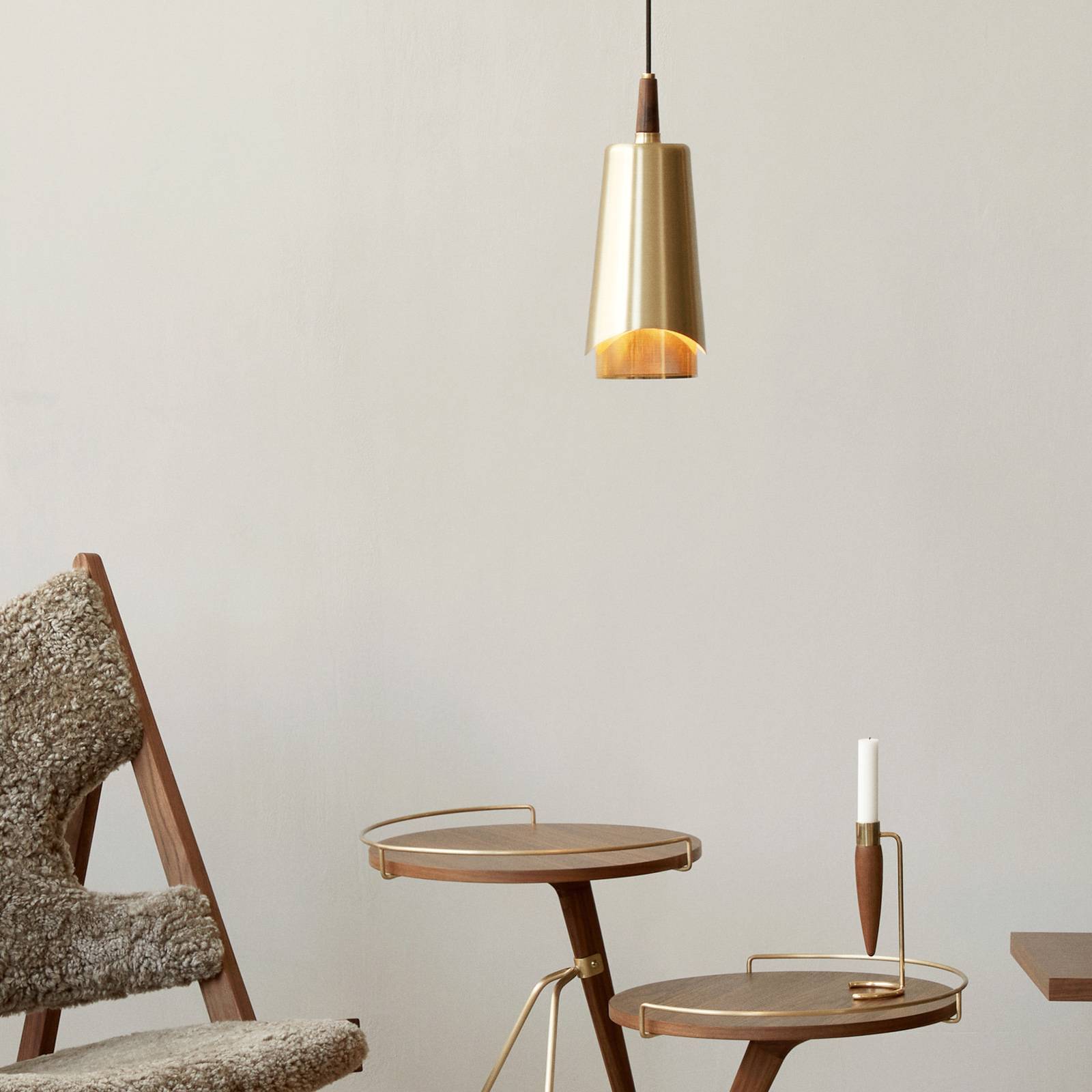 Audo Copenhagen Design pendellampa Umanoff, dimbar, Mässing / guld, Vardagsrum / matsal, Mässing, Design, Pendellampa