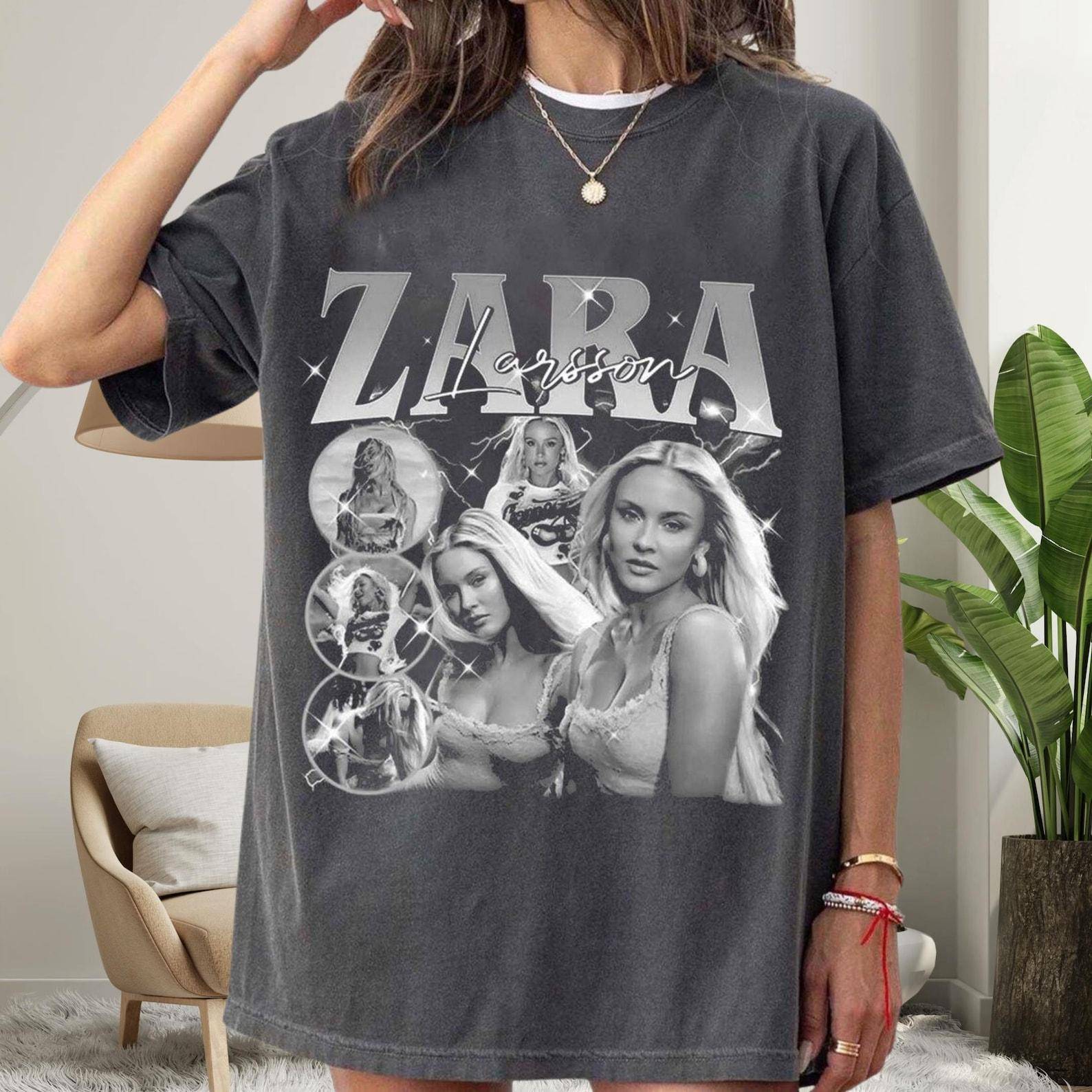 Zara Larsson Vintage-inspirerad T-shirt – Retro Popstjärna Grafisk Tee på Comfort Colors 1717, Estetisk Fläkt-T-shirt, Musikälskare Present cm gray