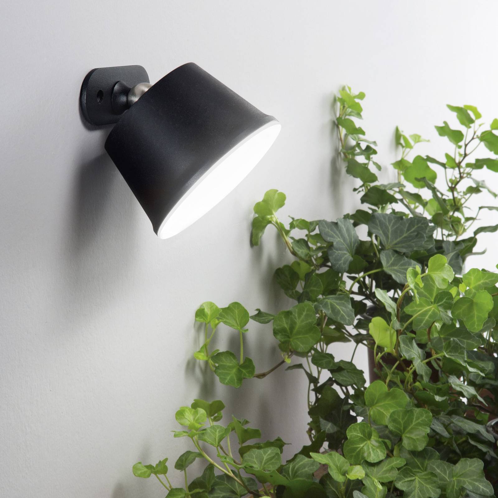 Fabas Luce Armanda laddningsbar LED-lampa, svart, magnet, universal, IP54 Armanda, dimbar, Svart, Vardagsrum / matsal, Metall, Modern