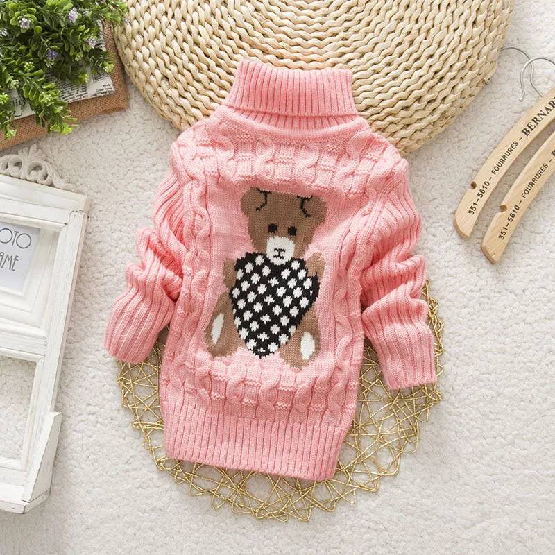 Mini Fashion™ - Stickad tröja med polokrage Rosa med björn / Storlek 122 (7-8 år) | Pedagogiska Träleksaker