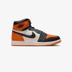 Air Jordan 1 Retro High OG - 18 (18)