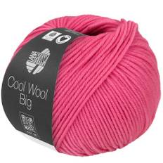 Lana Grossa Cool Wool Big 1032 Hindbær Indhold:100% ren ny, ekstrafin merinould Vægt/Længde: 50 g = ca. 120 meter Anbefalede pinde: 3.50-4.00 mm Strikkefasthed: 10 x 10 cm = 19 m x 26 p Vask:Finvask 30º/ Tørres fladt.