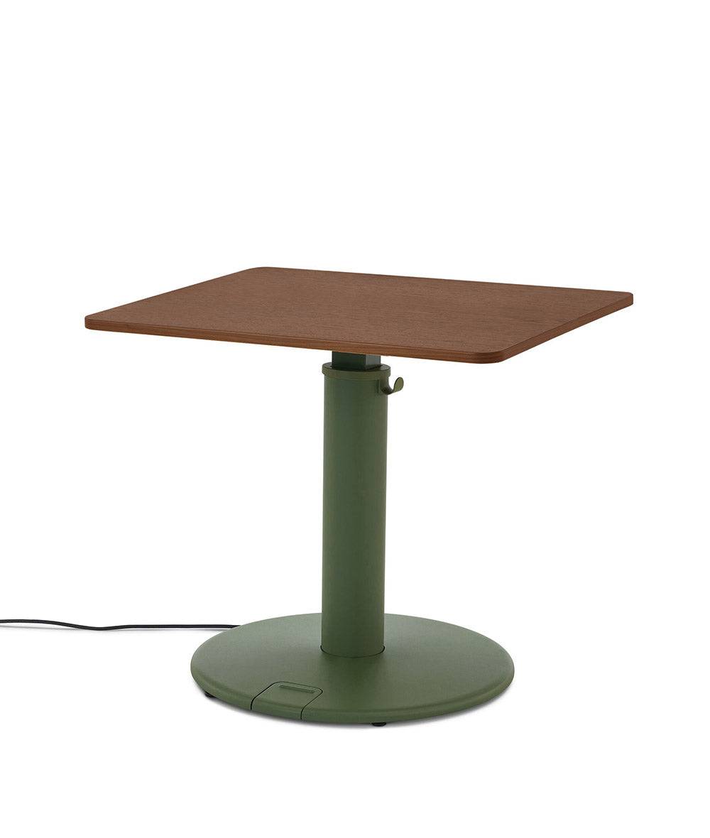 OE1 rechthoekig stabureau in Natural Walnoot by Herman Miller