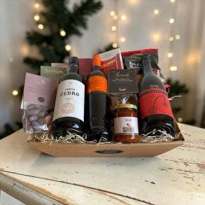 Gavekurv: Stor eksklusiv firmagave med Cedro portvin og orangevin