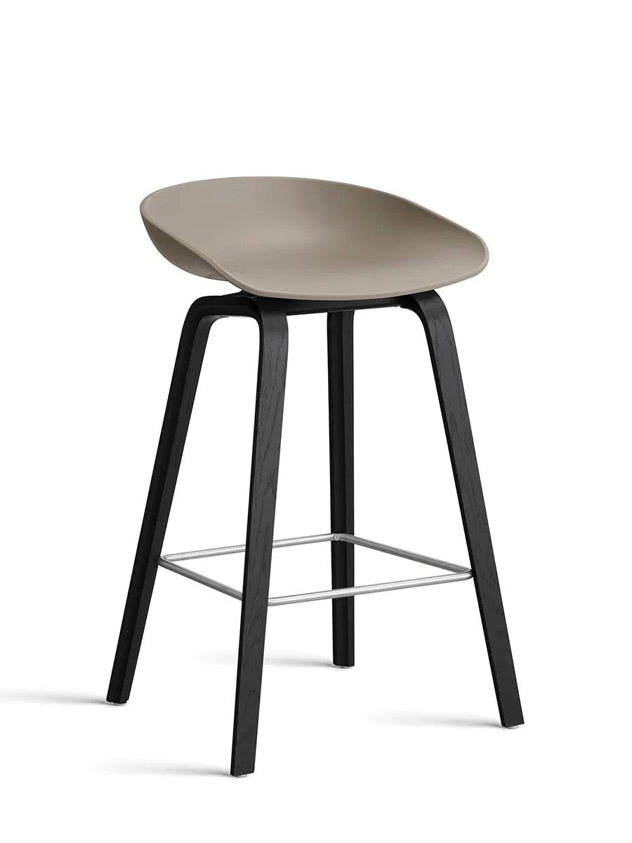 About a Stool AAS32 fra Hay Lav - B 50 x D 43 x H 64-75 cm / Khaki / Sortbejdset eg - Jacobsen Plus