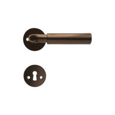 Funkis | Dørhåndtag i Bruneret Messing uden Lak inkl nøgleskilte - L 110 mm (C/C 30 mm)