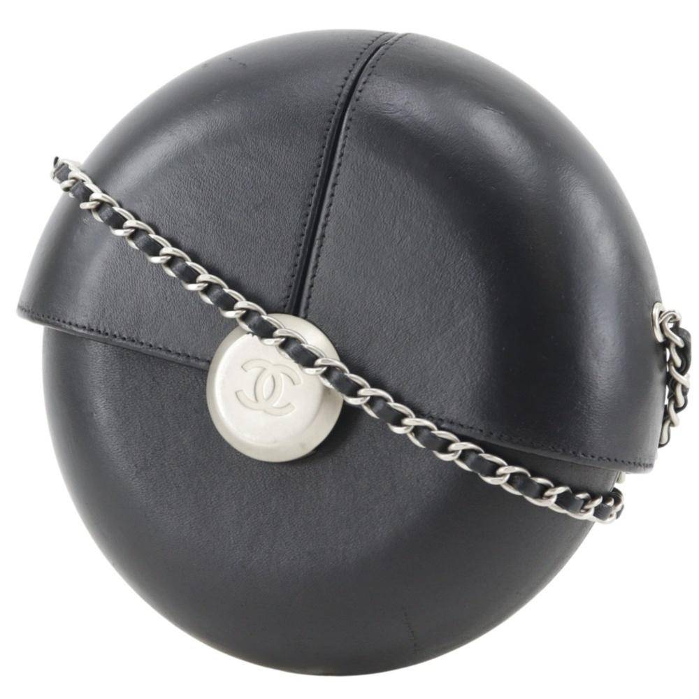 Chanel Vintage Chanel Shoulder Bag H 18cm x W 19cm x D 7cm - Skuldertasker hos Magasin.