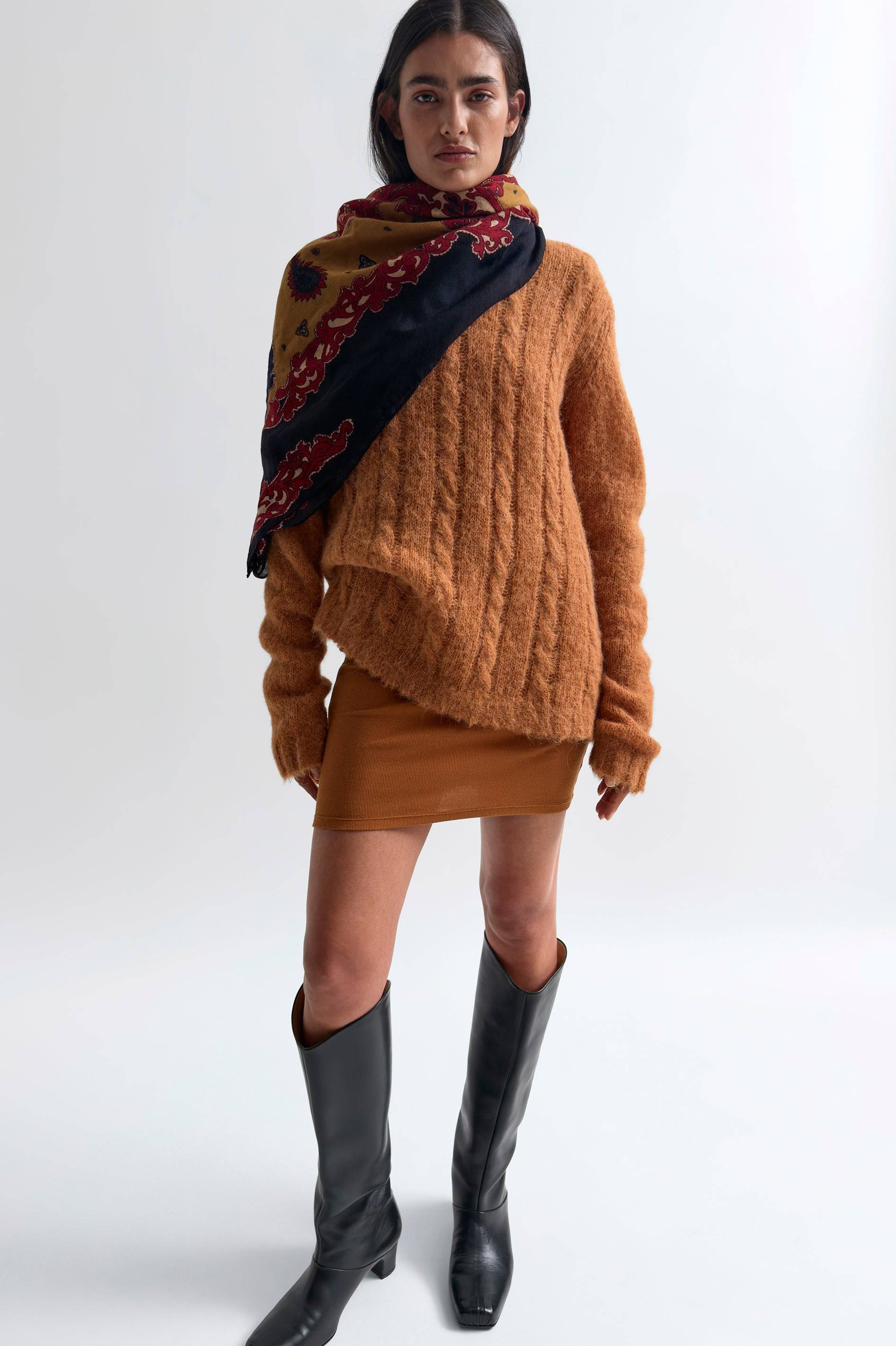 The Jungan super soft alpaca blend sweater - L