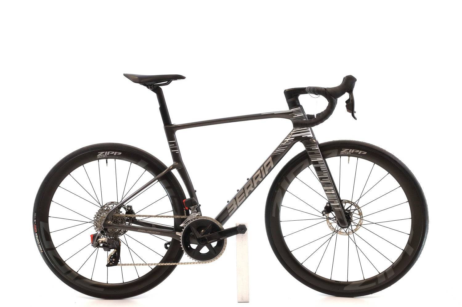 Berria Belador Pro 8.2 - SRAM Rival AXS - Zipp 303 S