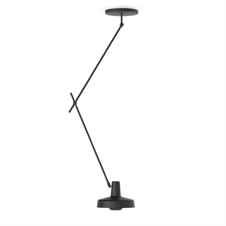 Grupa Products Arigato Taklampa Svart Lång