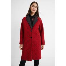 Long tricot coat friezes