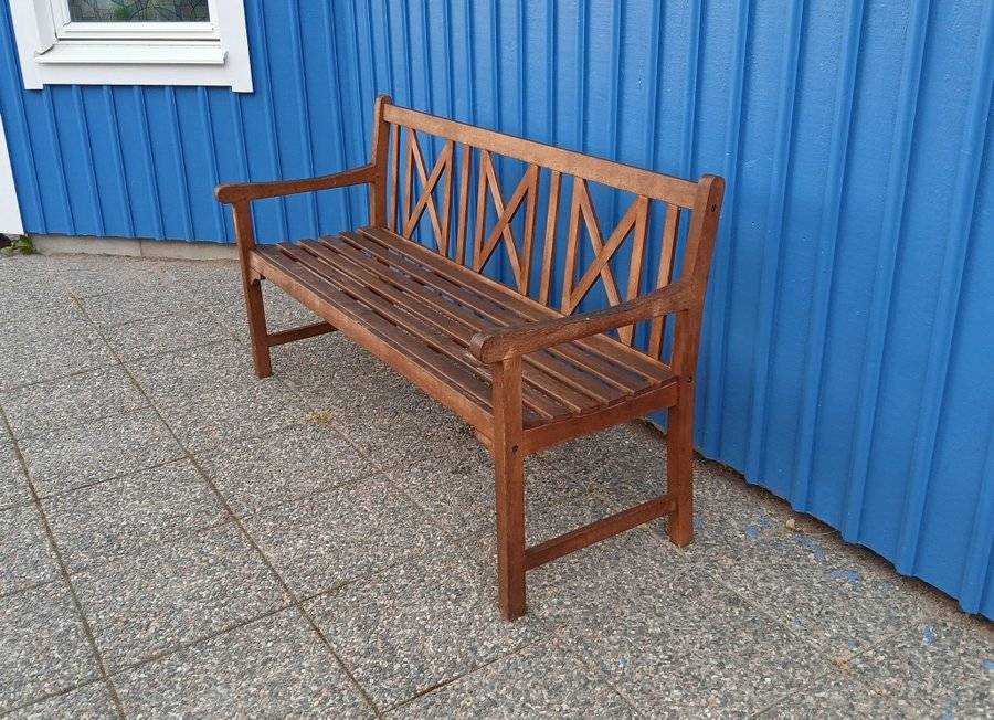 Trädgårdssoffa i trä