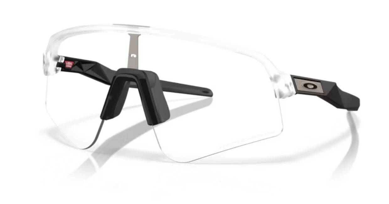 Oakley Sutro Lite Sweep - Clear to black iridium photochromic - Matte clear.