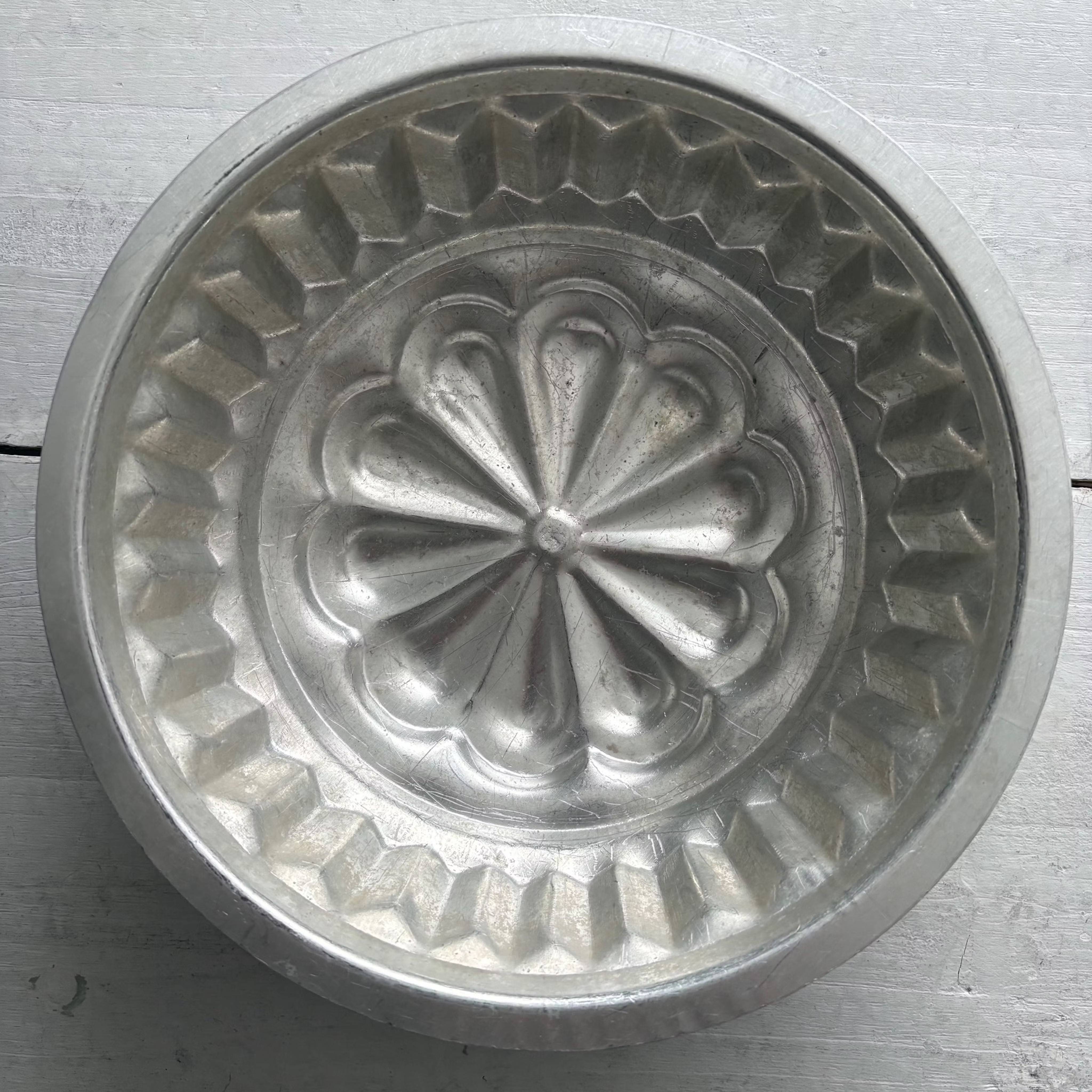 Sockerkaksform 20 cm – med dekorativt mönster - (Second hand)