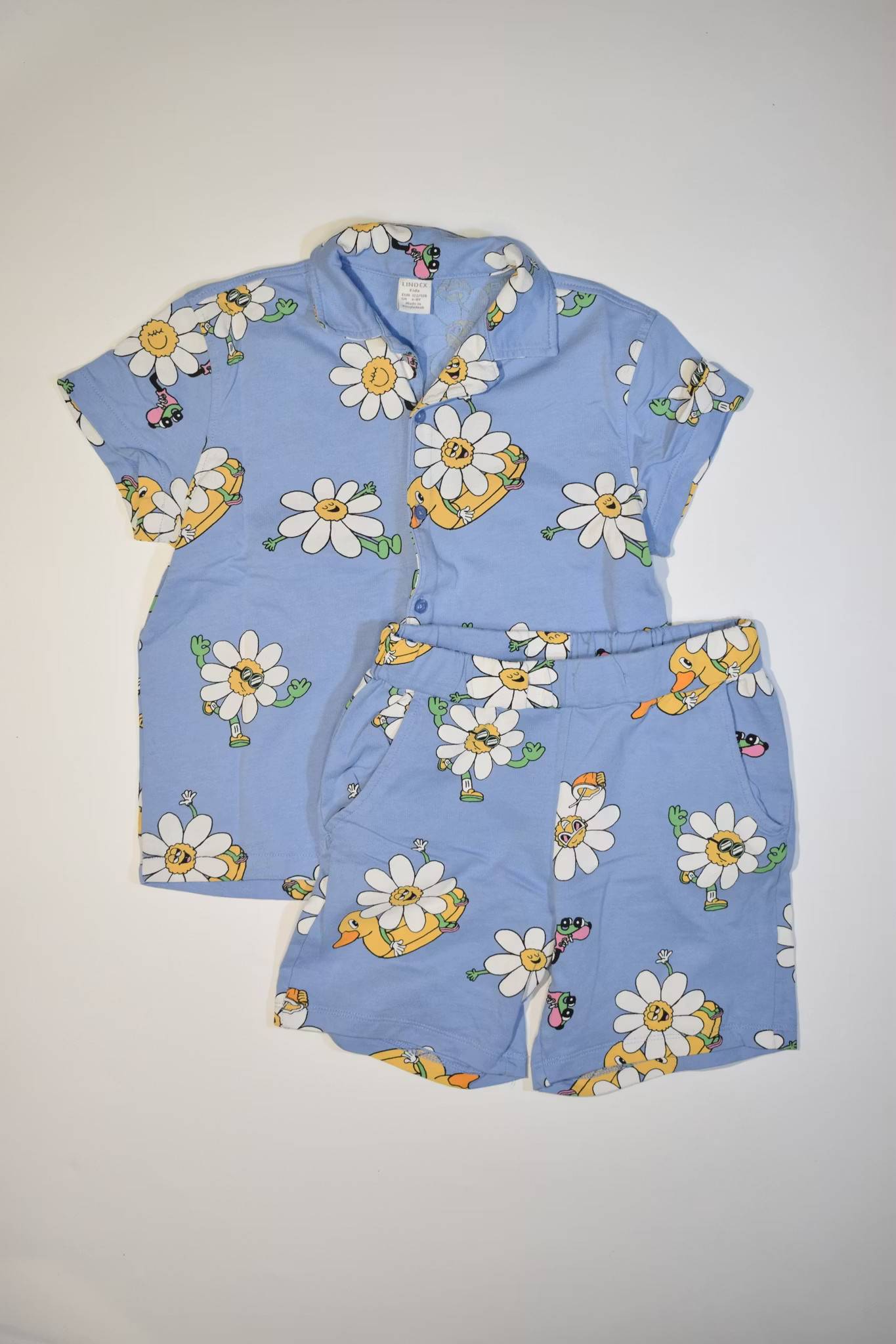 T-shirt skjorta & shorts, storlek 122/128