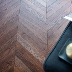 Fiskbensparkett Nordic Floor Ek 1-Stav Chevron Earth 45°