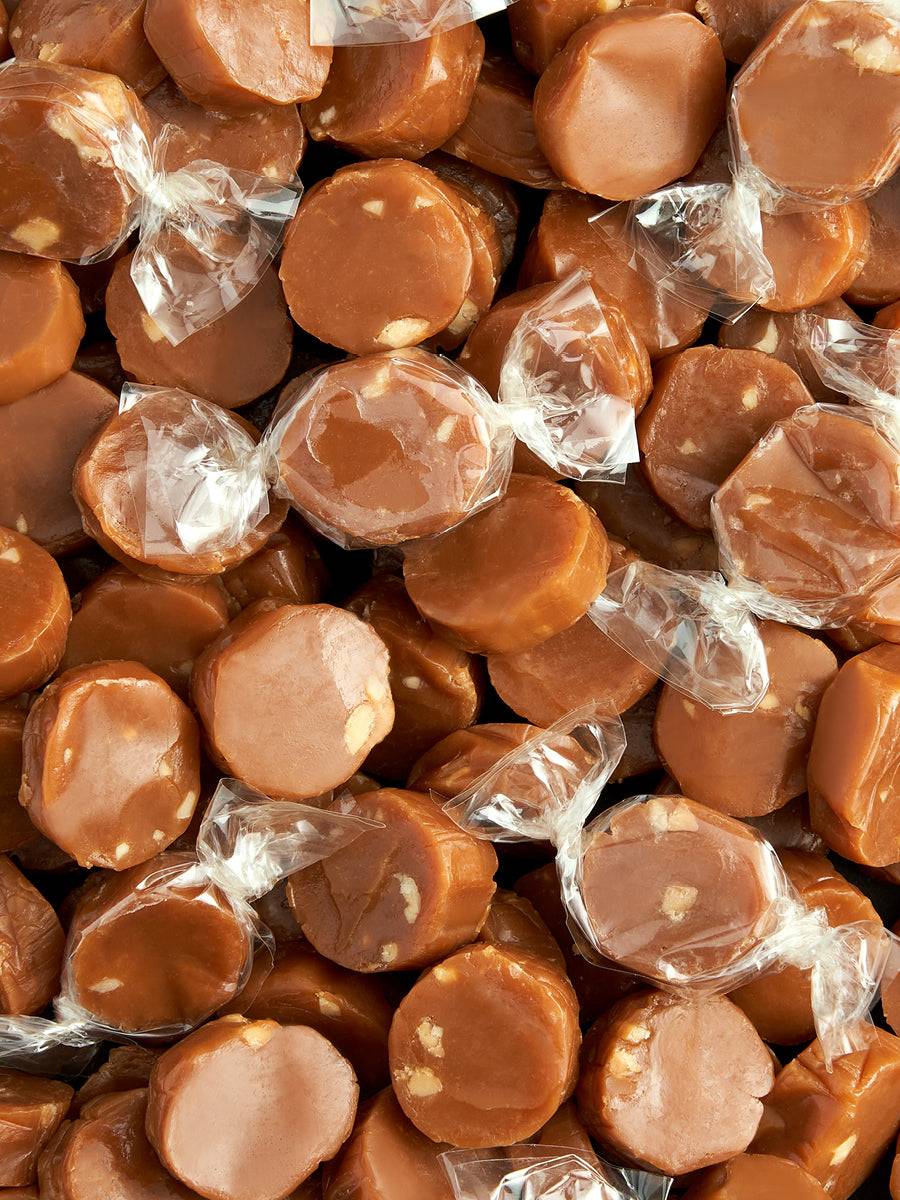 Bulk: Creamy caramels with peanuts and sea salt, 2,5kg
