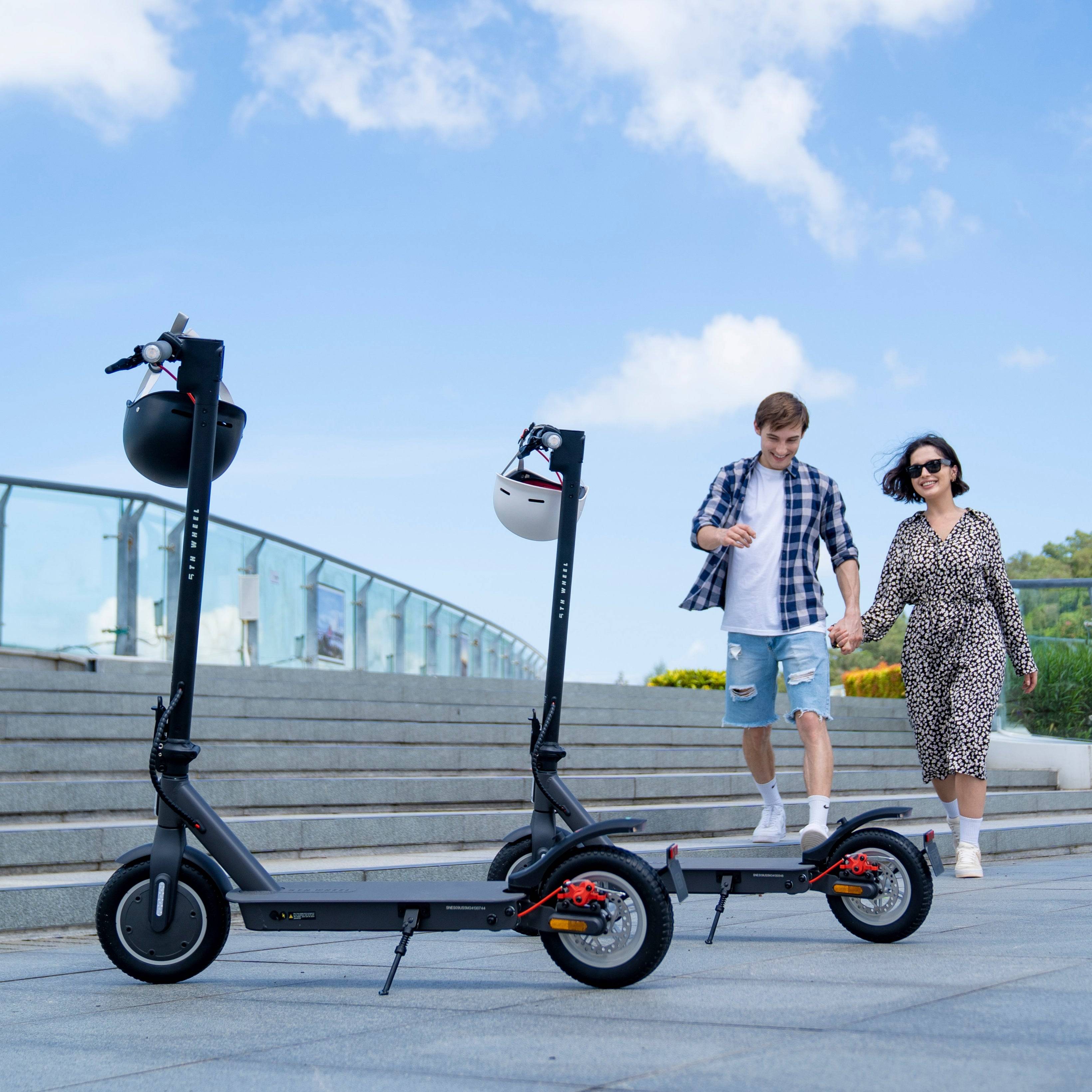 5TH WHEEL V30PPRO Foldable E-Scooter with Turn Signals & Rear Suspension - 350W Motor - Black