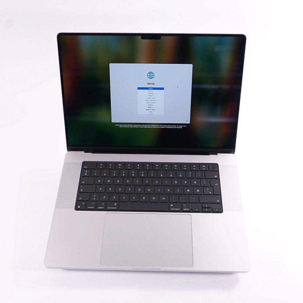 MacBook Pro 16.2" (2021) Silver | M1 MAX 10-Core / 32GB RAM / 1TB NVME | GPU 32-Core / 3456X2234 / Grade B