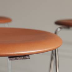 Fritz Hansen M3170 High Dot Wild Leather Walnut