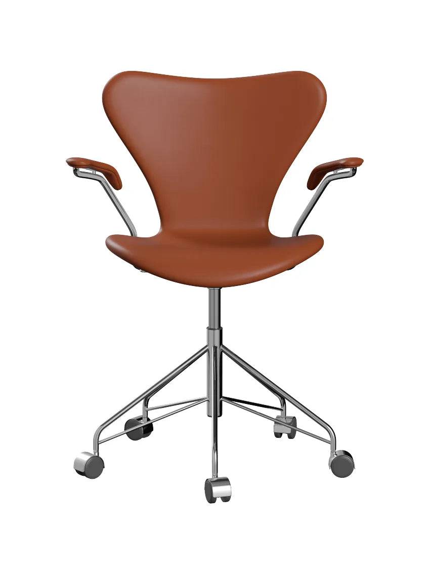 3217 Serie 7 Kontorstol af Arne Jacobsen Fuldpolstret / Soft læder / Cognac - Jacobsen Plus