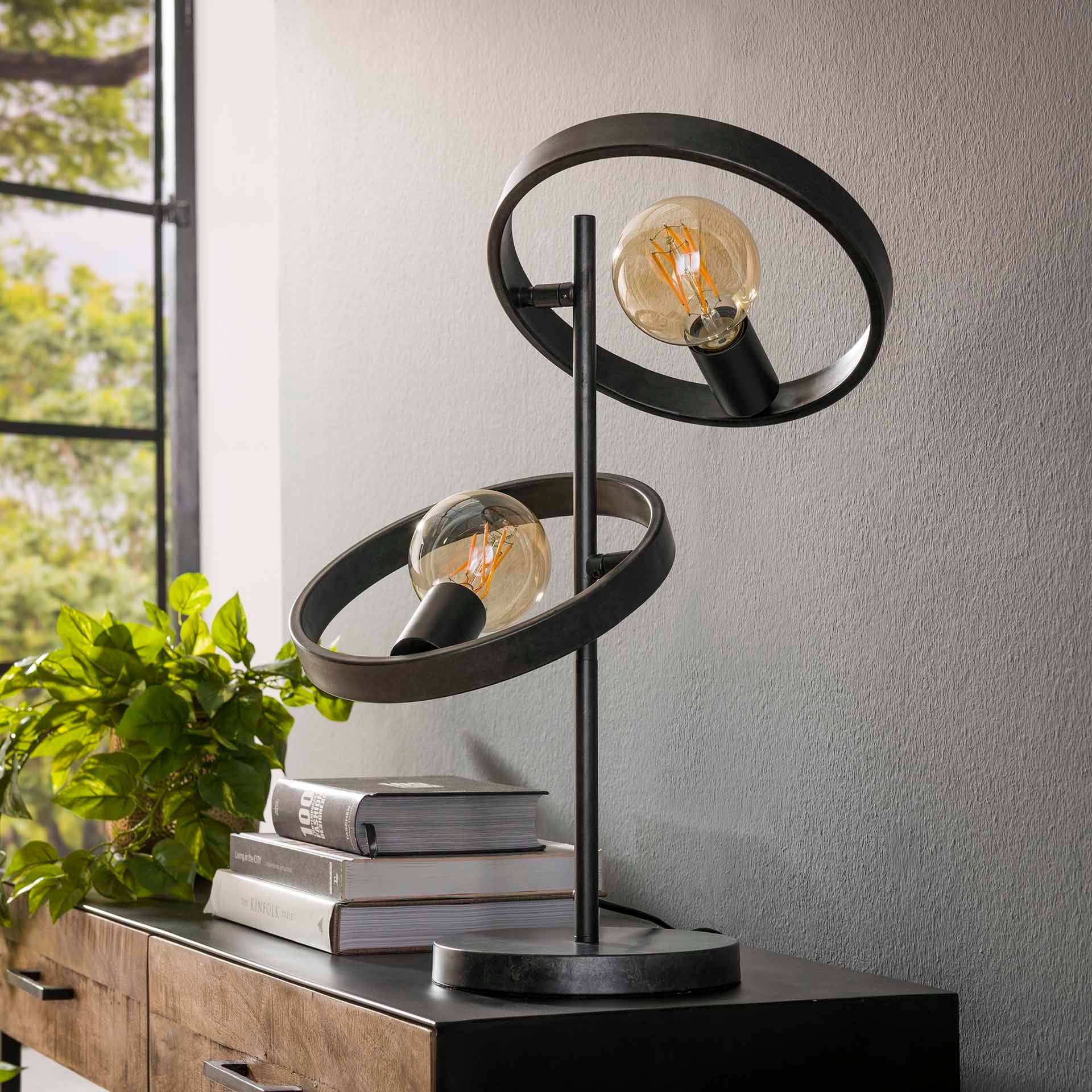 Angulo - Bordlampe i sort metal Levering med pære(r)