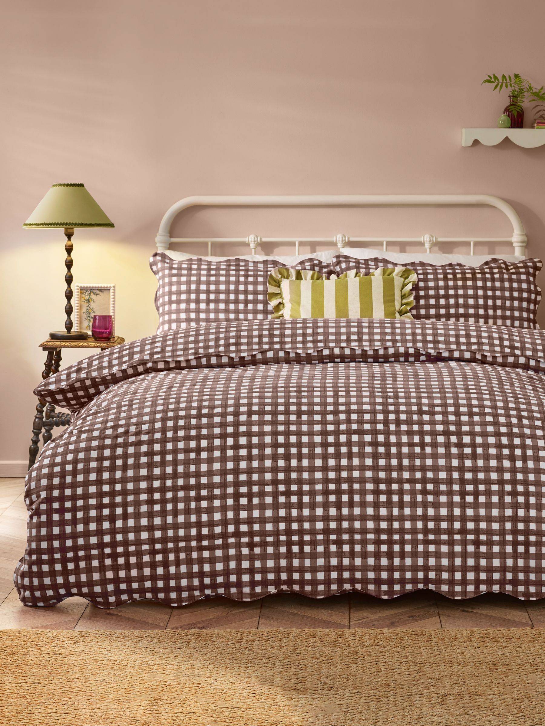 Furn Furn Chocolate Scalloped Edge Gingham Reversible Duvet Set